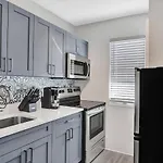 Rustic Retreats Modern 1Br For 4 Guests In The Heart Of Fort Lauderdale