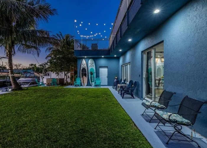 Hot Tub! Roof Top! Firepit! Boat Dock!