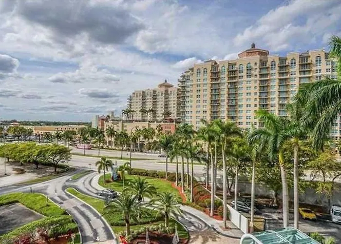 Beautiful Galleryone Condo 10Th Fl