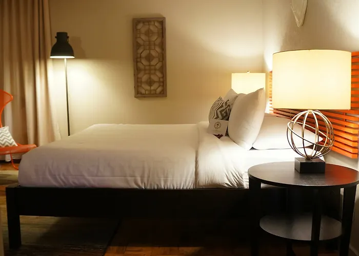 Hotel Lush Royale - Gay Men\'S Resort