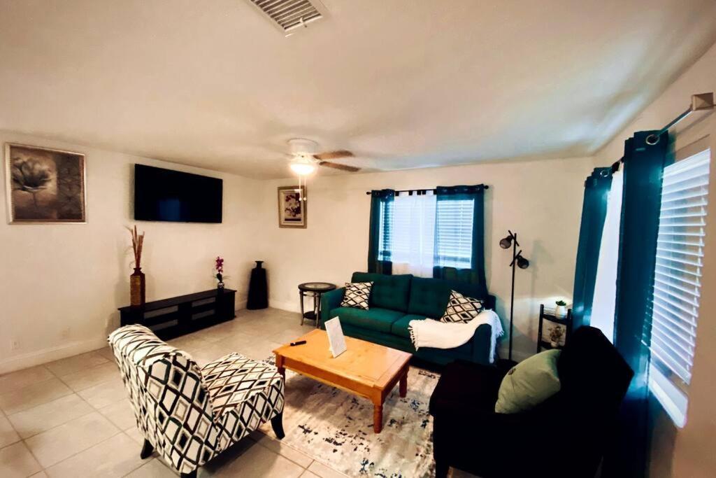 Lovely 2-bedroom 1-bath In Oakland Park Fl * Fort Lauderdale