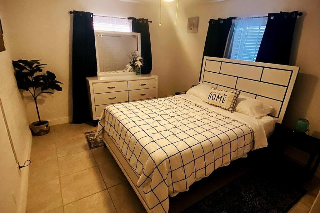 Lovely 2-bedroom 1-bath In Oakland Park Fl Holiday home Fort Lauderdale