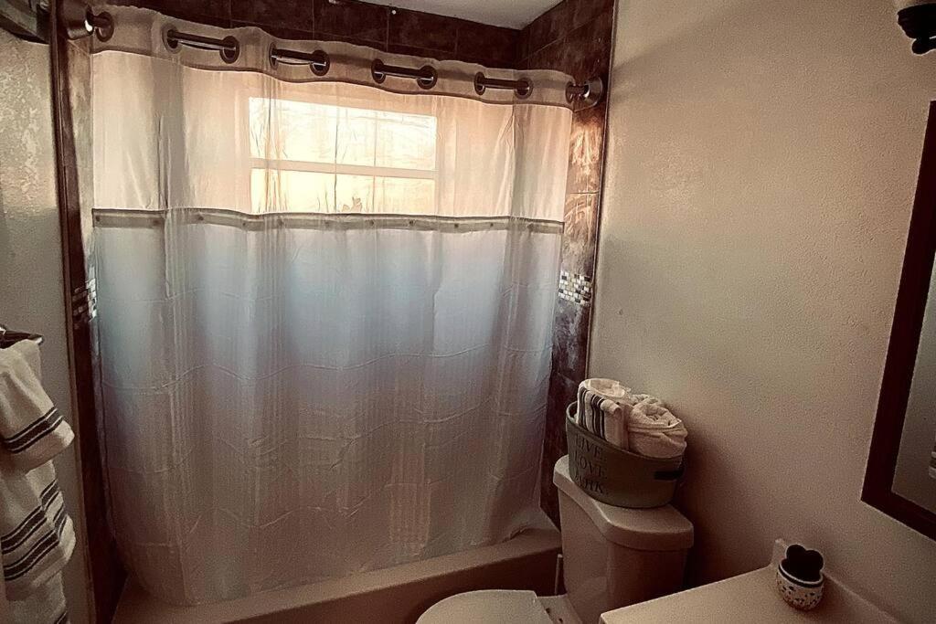 Holiday home Lovely 2-bedroom 1-bath In Oakland Park Fl