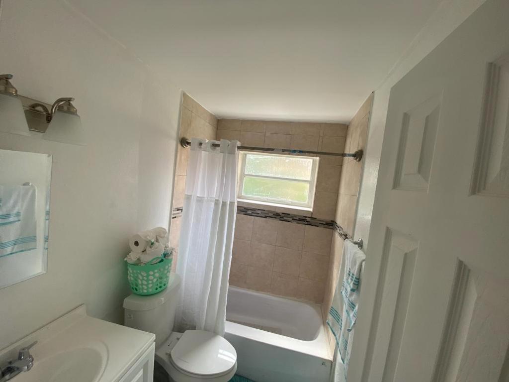 Lovely 2-bedroom 1-bath In Oakland Park Fl