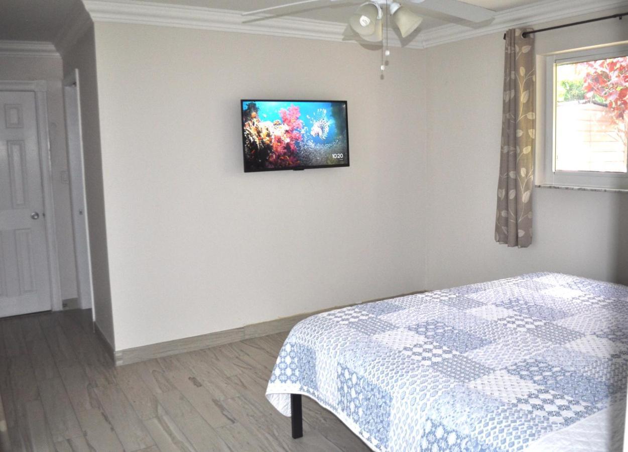 Lovely 3-bd, Walk To Bars, 9 Min Drive From Beach! Heated Pool. Fort Lauderdale