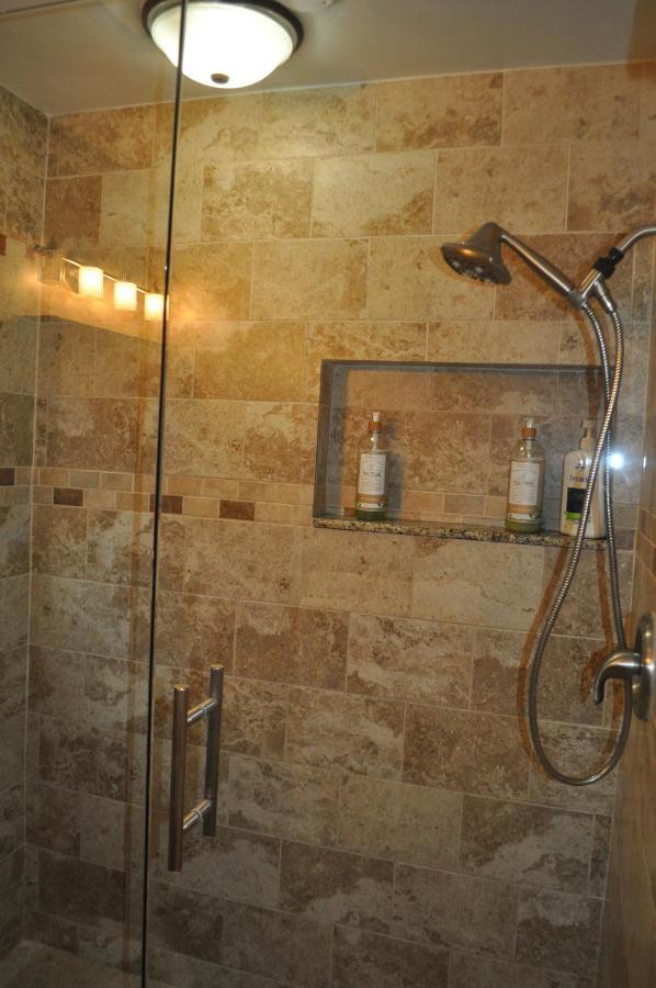 Lovely 3-bd, Walk To Bars, 9 Min Drive From Beach! Heated Pool. Fort Lauderdale