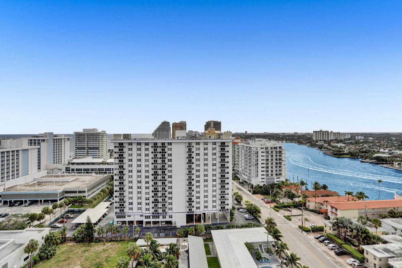 W Lauderdale