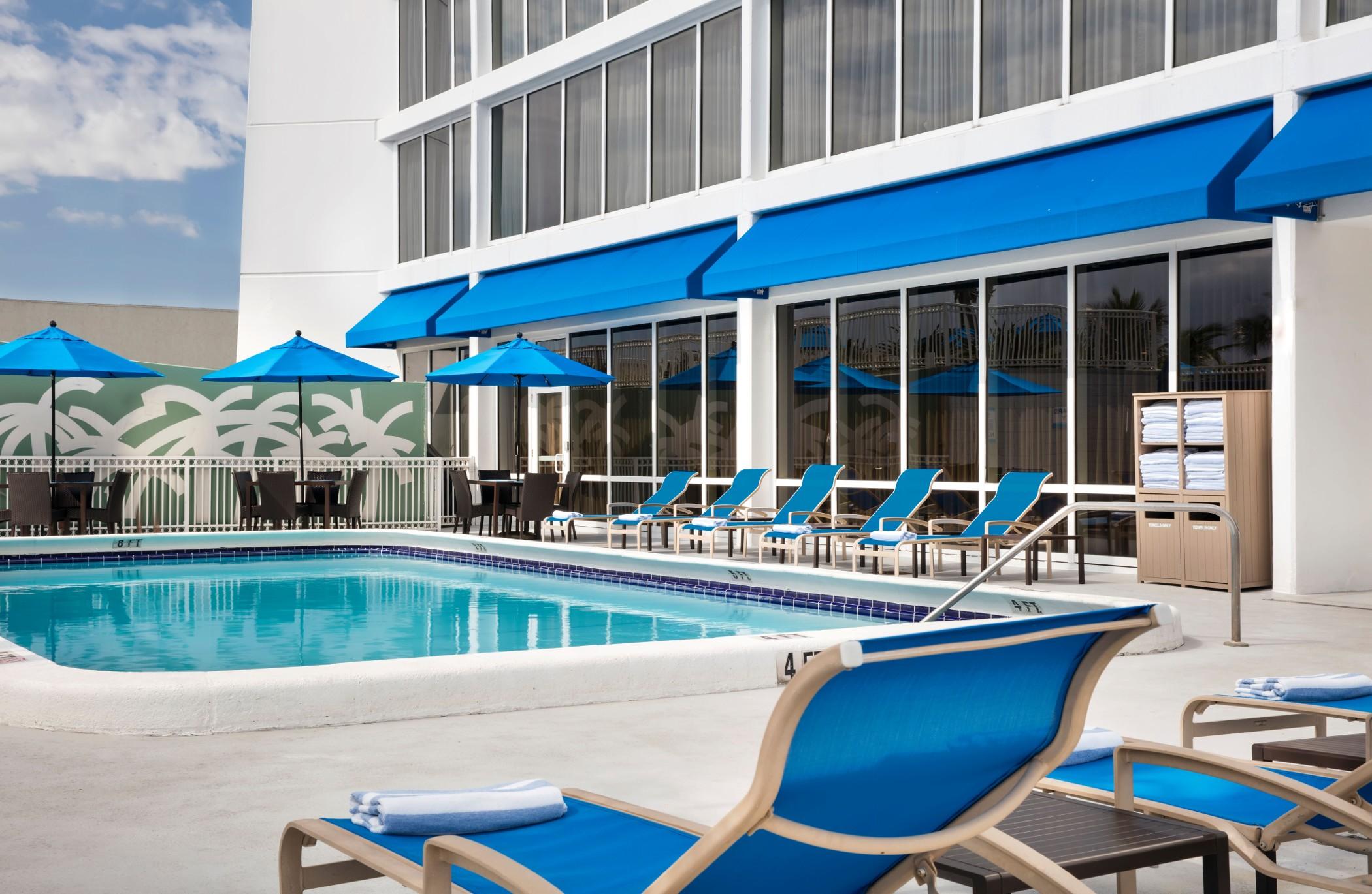 Courtyard By Marriott Oceanside Fort Lauderdale Beach 3*