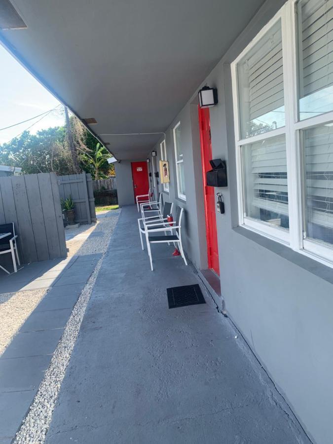 Holiday home Lovely 2-bedroom 1-bath In Oakland Park Fl *
