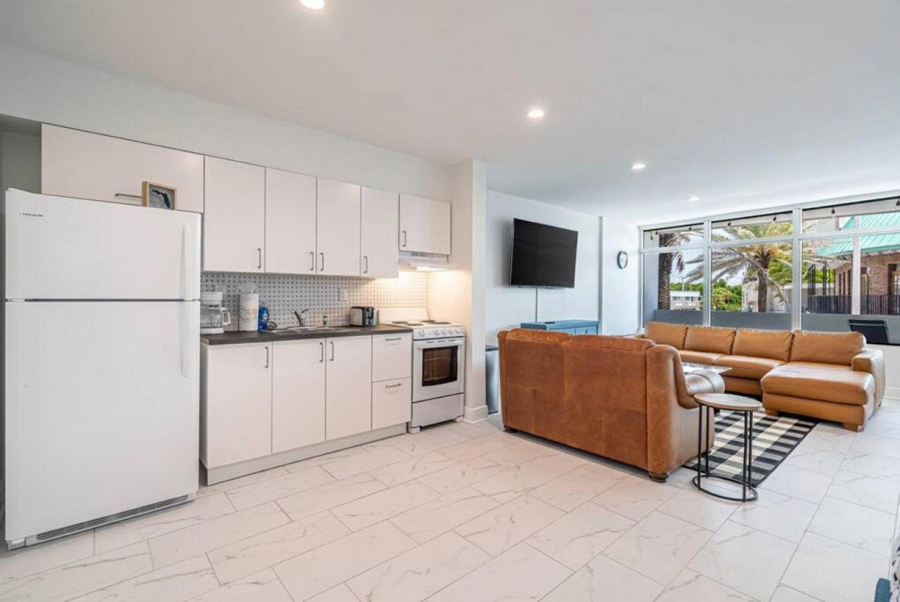 The Purple Pelican Beachfront With Ocean Balcony Unit 3 Holiday home