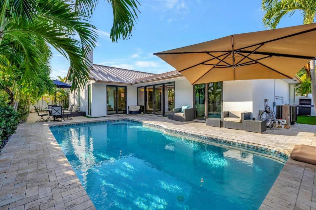 Lynoras Luxe Estate 3 Bedroom 3 Bath With Modern Design And Heated Pool Fort Lauderdale