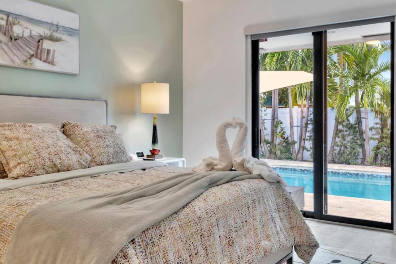 Lynoras Luxe Estate 3 Bedroom 3 Bath With Modern Design And Heated Pool Holiday home