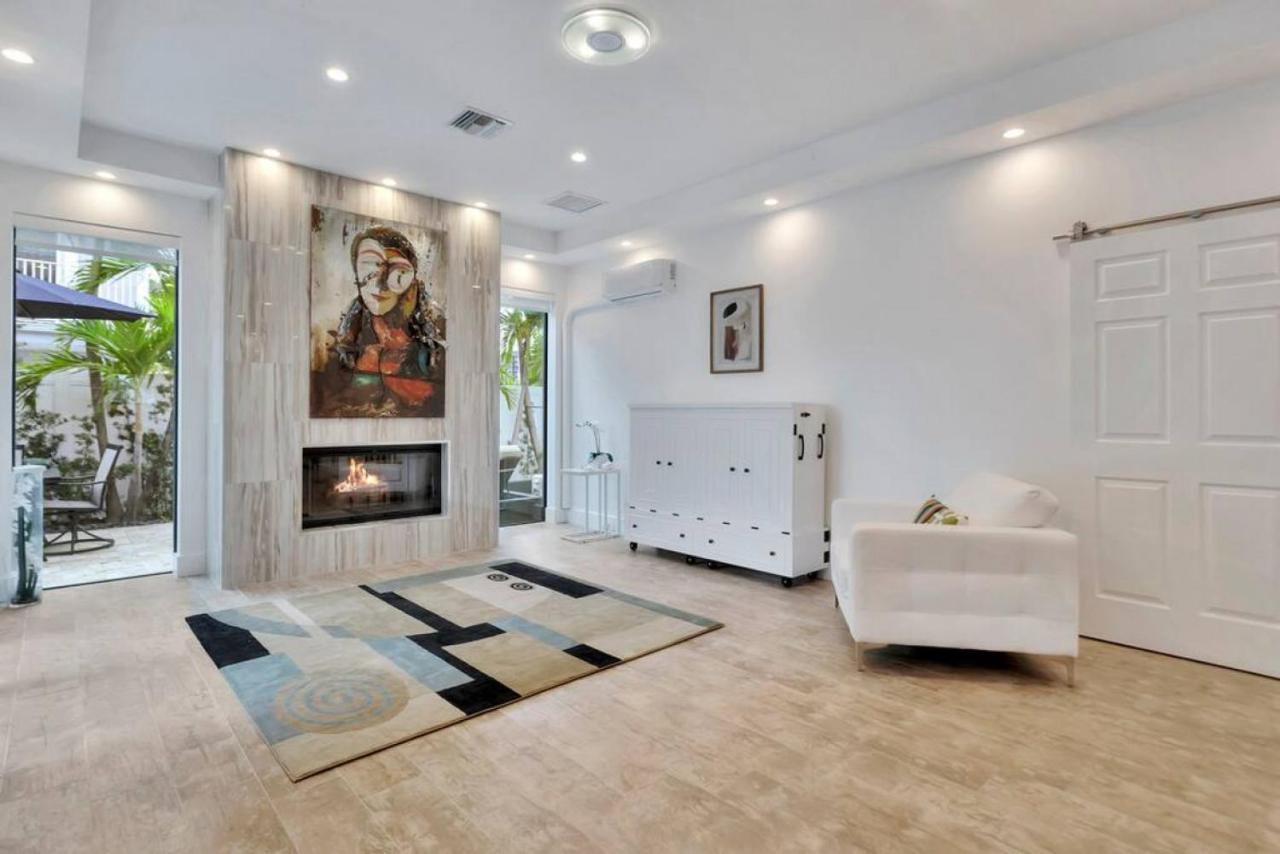 Lynoras Luxe Estate 3 Bedroom 3 Bath With Modern Design And Heated Pool * Fort Lauderdale
