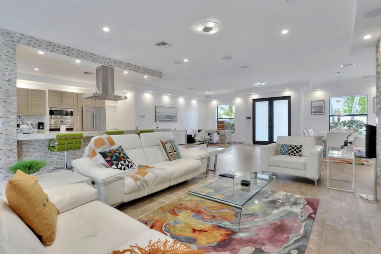Lynoras Luxe Estate 3 Bedroom 3 Bath With Modern Design And Heated Pool * Fort Lauderdale