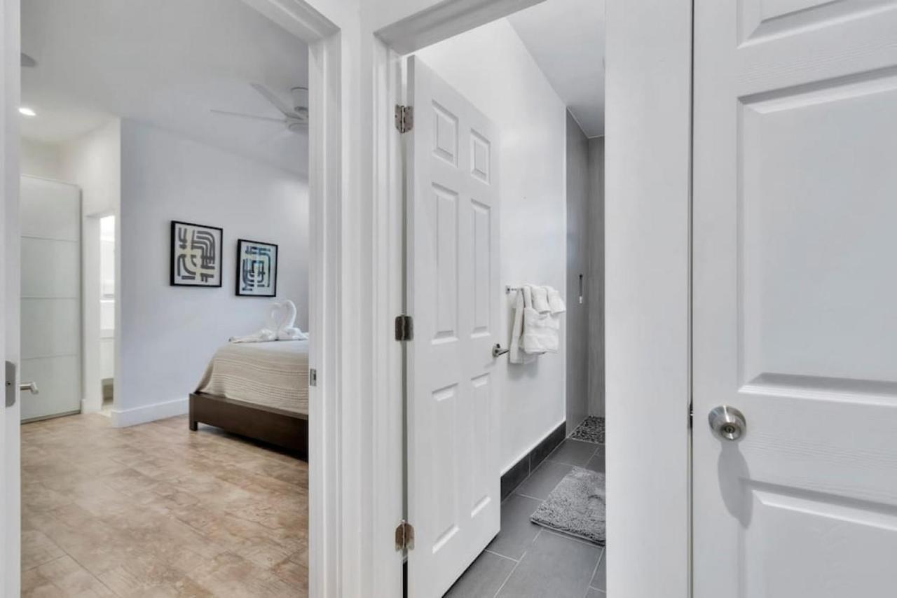 Lynoras Luxe Estate 3 Bedroom 3 Bath With Modern Design And Heated Pool Fort Lauderdale