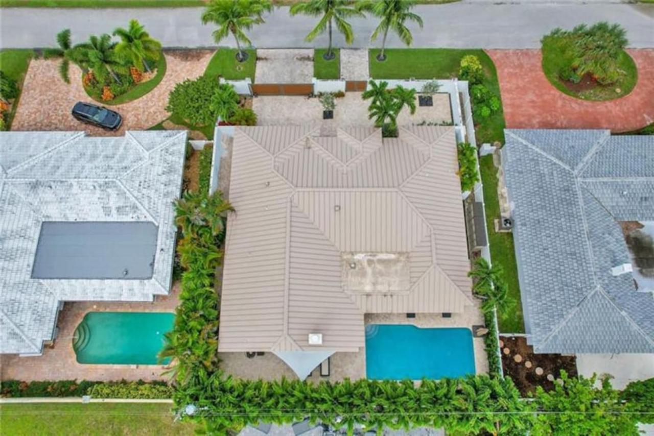 Lynoras Luxe Estate 3 Bedroom 3 Bath With Modern Design And Heated Pool Holiday home