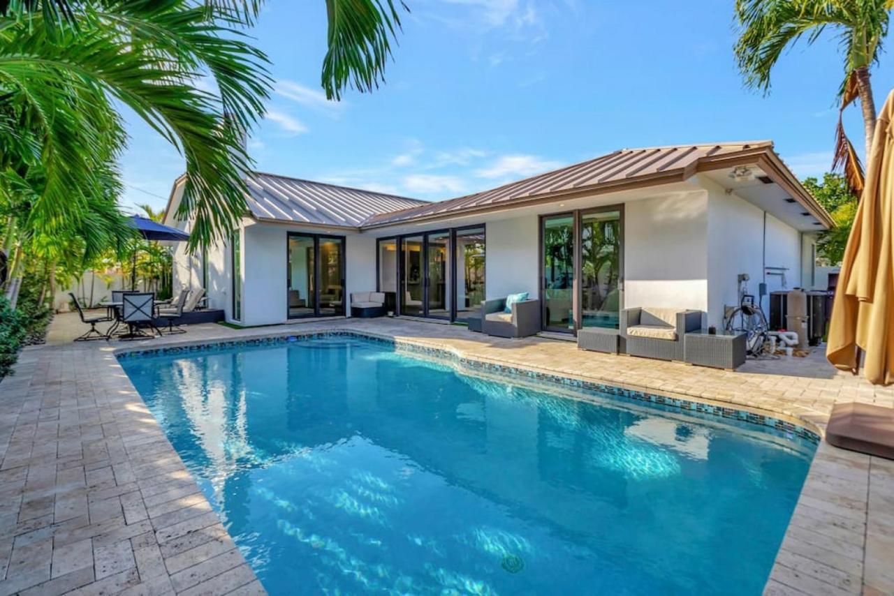 Lynoras Luxe Estate 3 Bedroom 3 Bath With Modern Design And Heated Pool Fort Lauderdale