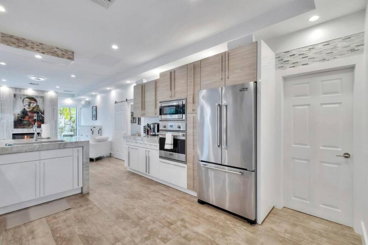 Lynoras Luxe Estate 3 Bedroom 3 Bath With Modern Design And Heated Pool Fort Lauderdale