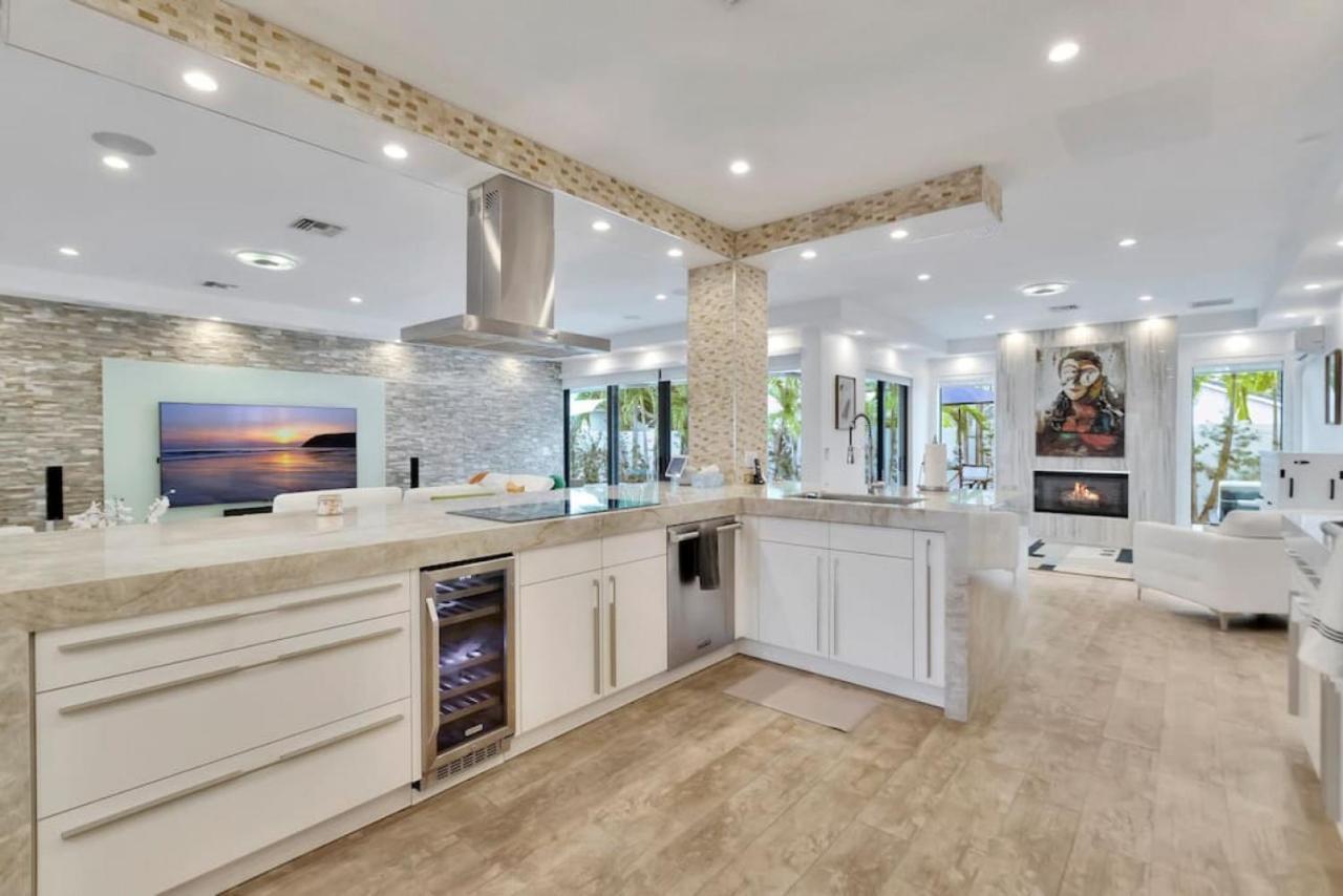 Holiday home Lynoras Luxe Estate 3 Bedroom 3 Bath With Modern Design And Heated Pool Fort Lauderdale