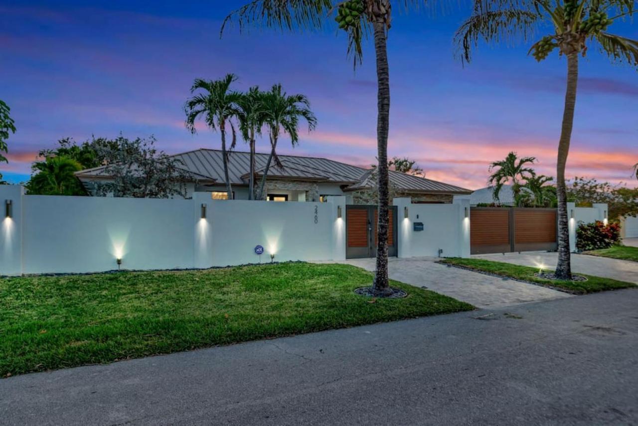 Lynoras Luxe Estate 3 Bedroom 3 Bath With Modern Design And Heated Pool * Fort Lauderdale