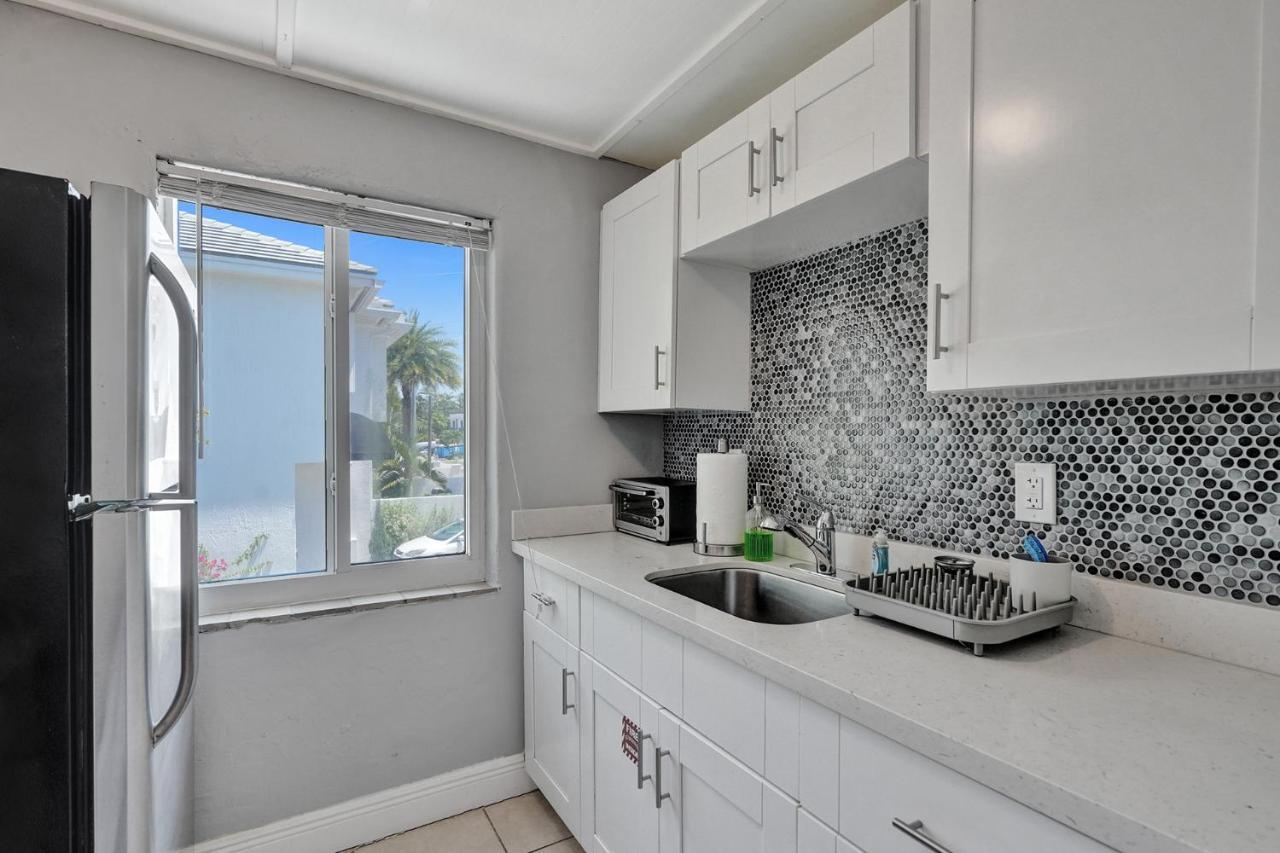 Olas Oasis, Pool, Parking, And Cozy!