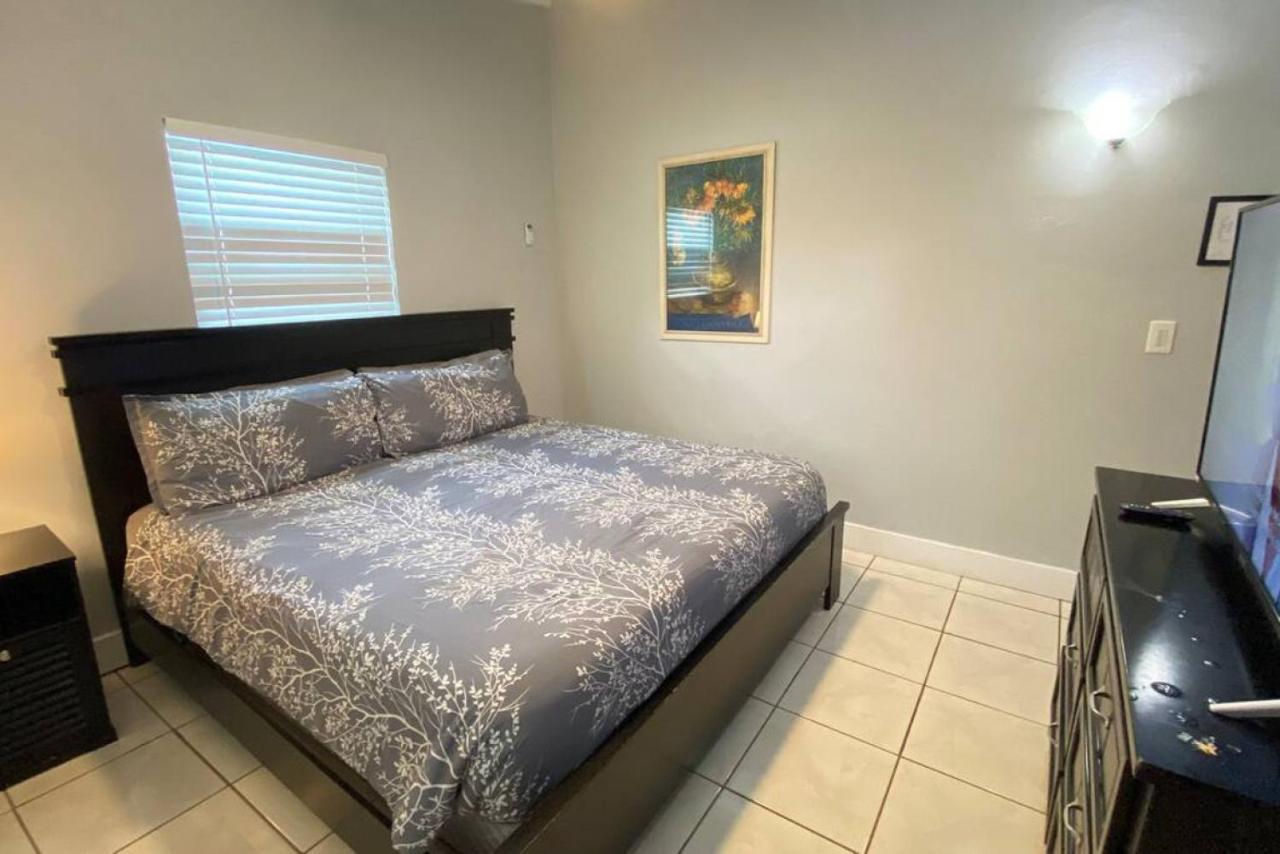 Great Location Pool W Pool Table 5br