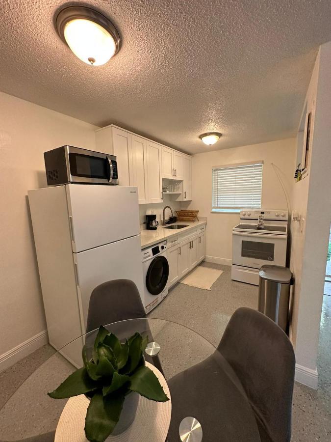 Apartment Cozy & Confy Apt W/full Kitchen For 4ppl
