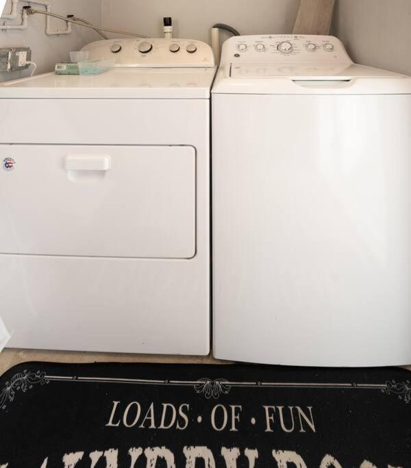 With A Pool Close To And Fll Airport Pool Heated October- March Holiday home