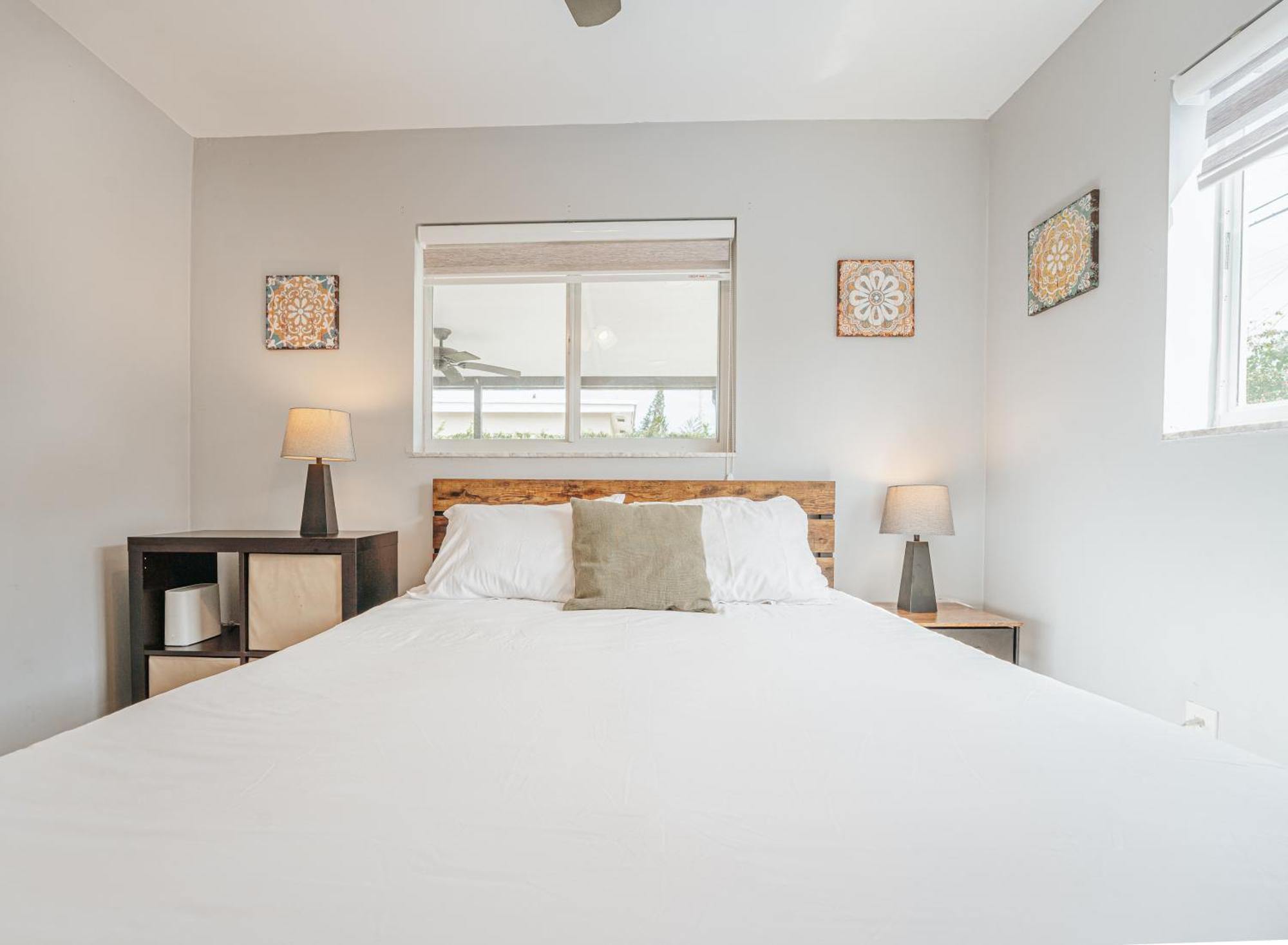 With A Pool Close To And Fll Airport Pool Heated October- March Holiday home *