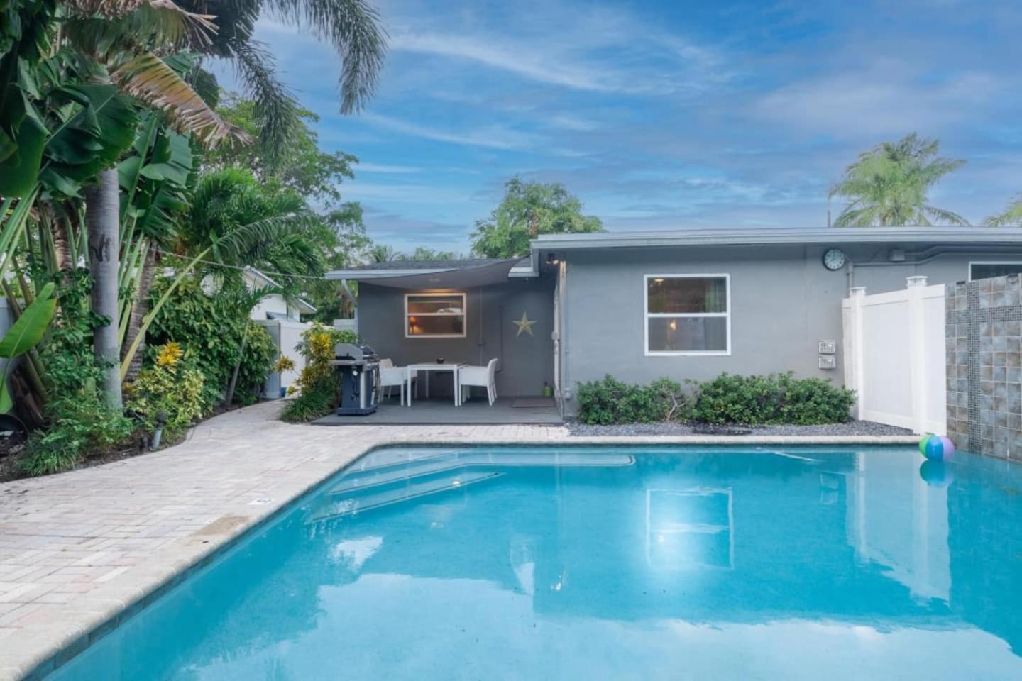 Wilton Manors West 2 Bed 2 Bath With Pool