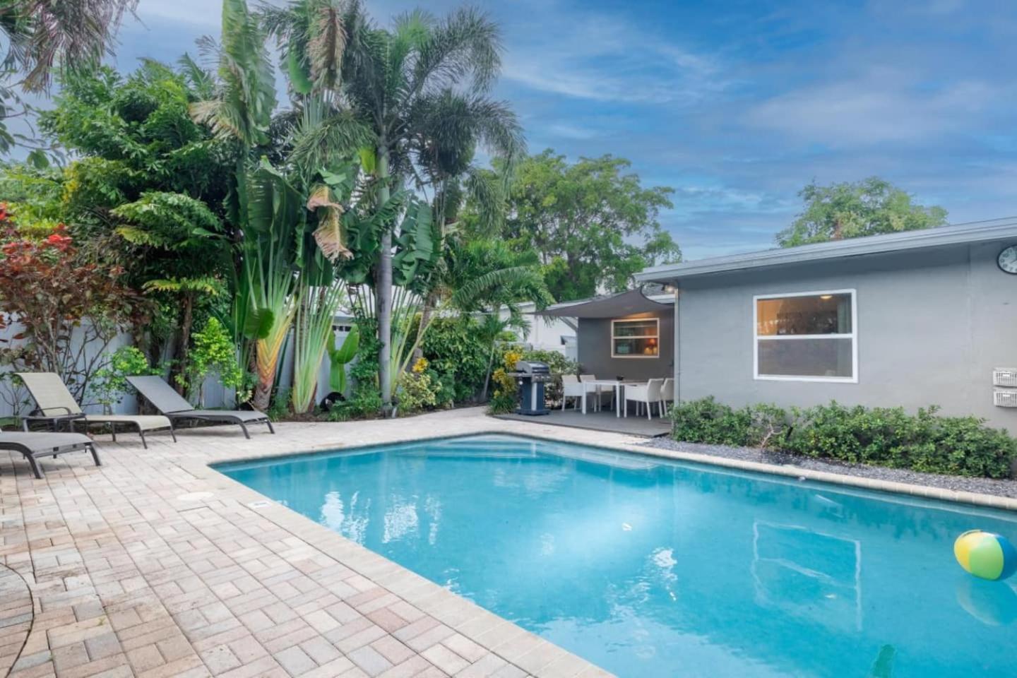 Wilton Manors West 2 Bed 2 Bath With Pool Holiday home *