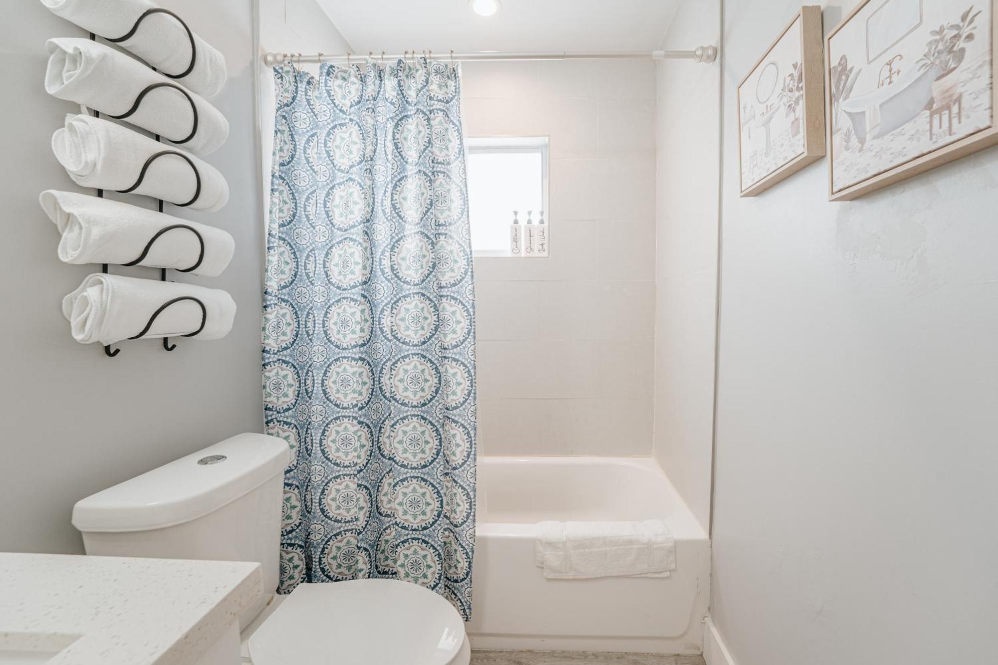 With A Pool Close To And Fll Airport Pool Heated October- March Holiday home