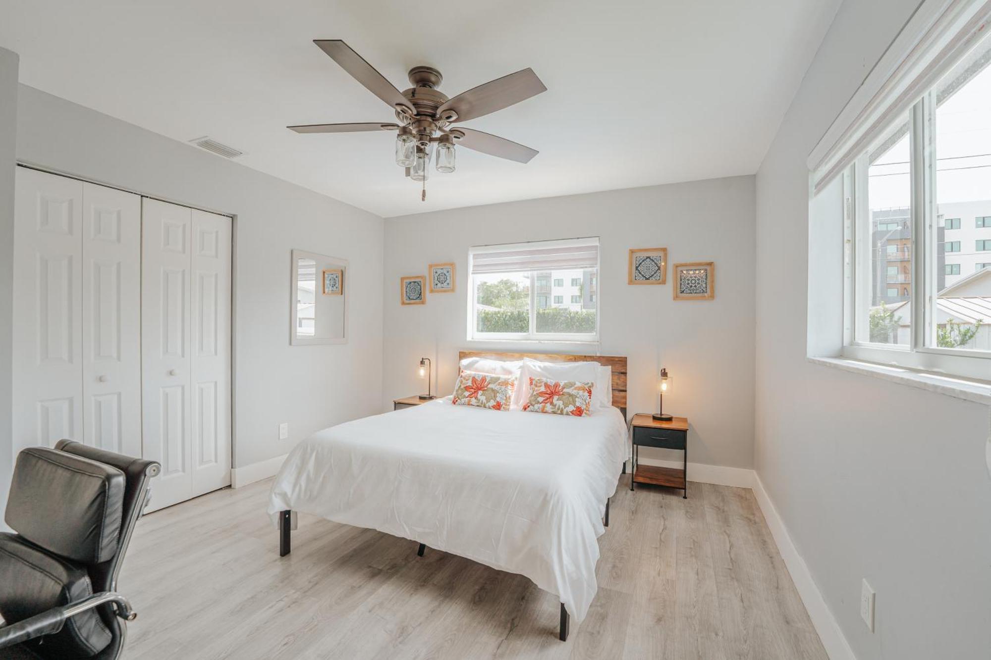With A Pool Close To And Fll Airport Pool Heated October- March Holiday home