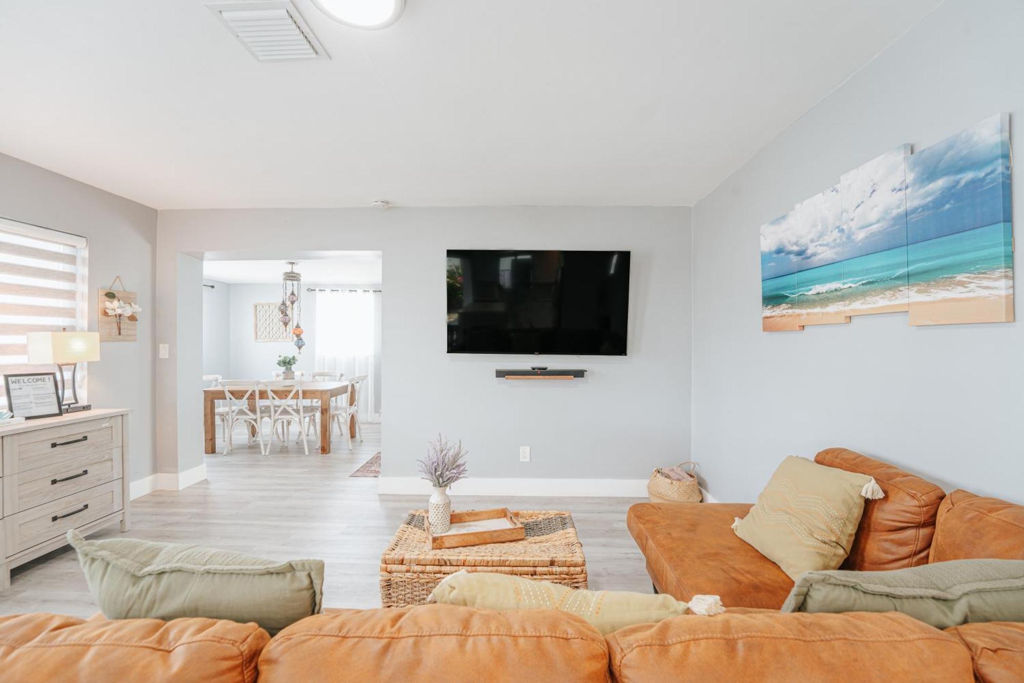 Holiday home With A Pool Close To And Fll Airport Pool Heated October- March *