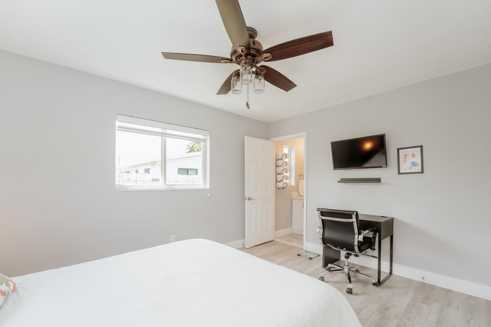 With A Pool Close To And Fll Airport Pool Heated October- March Holiday home Fort Lauderdale