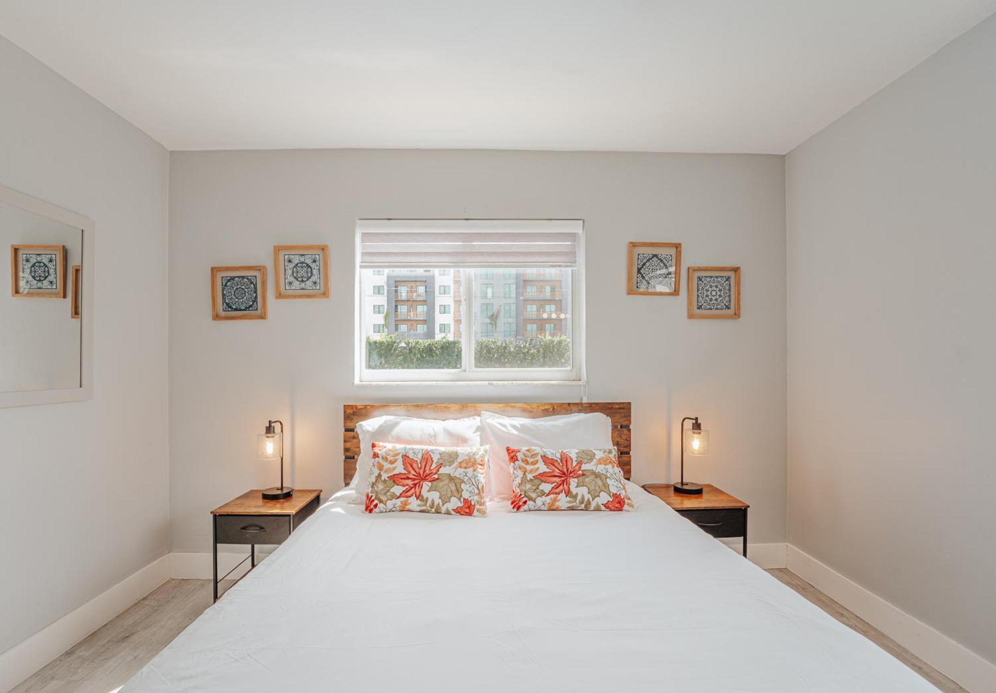 With A Pool Close To And Fll Airport Pool Heated October- March Holiday home *
