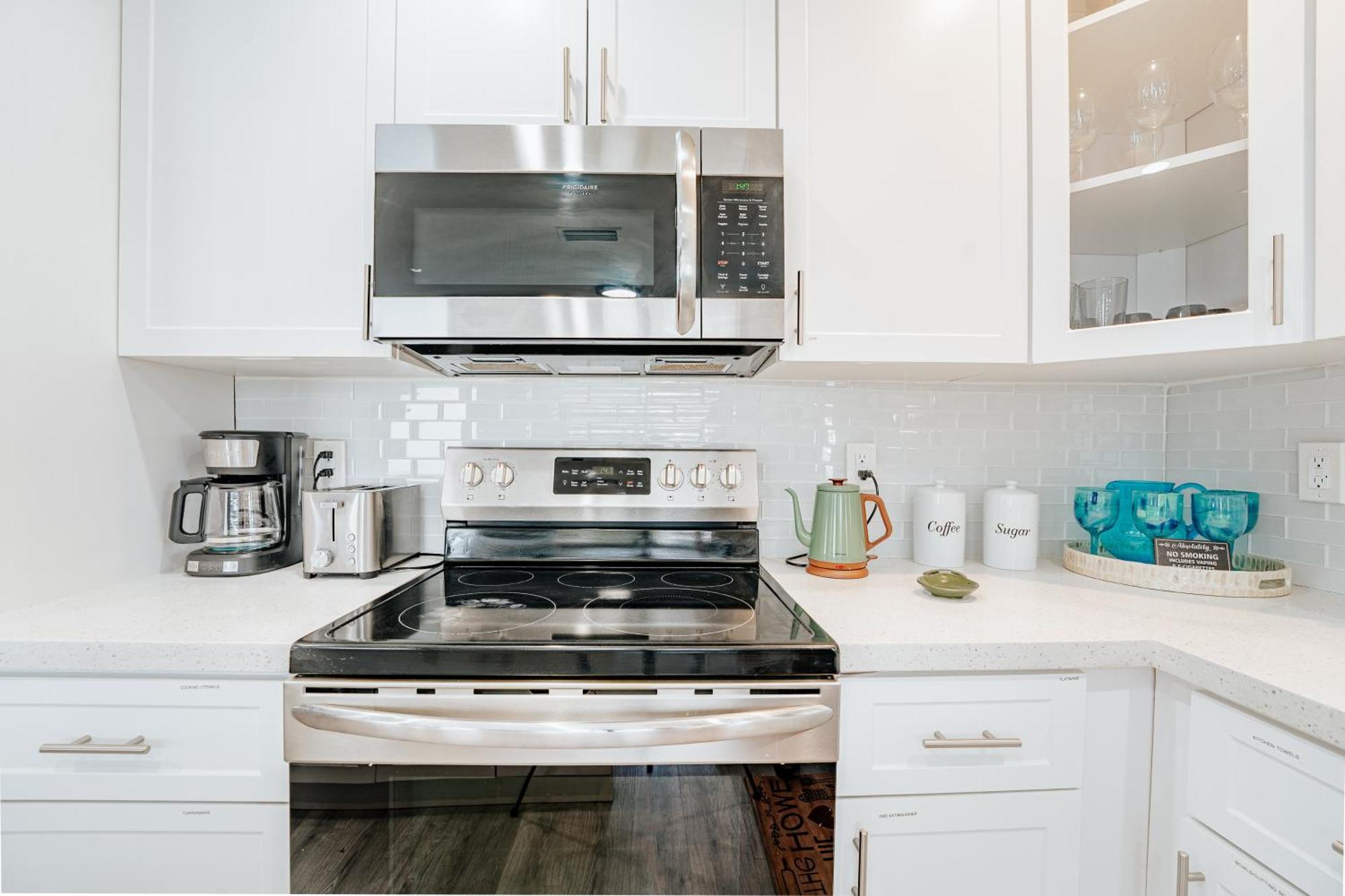 Holiday home With A Pool Close To And Fll Airport Pool Heated October- March