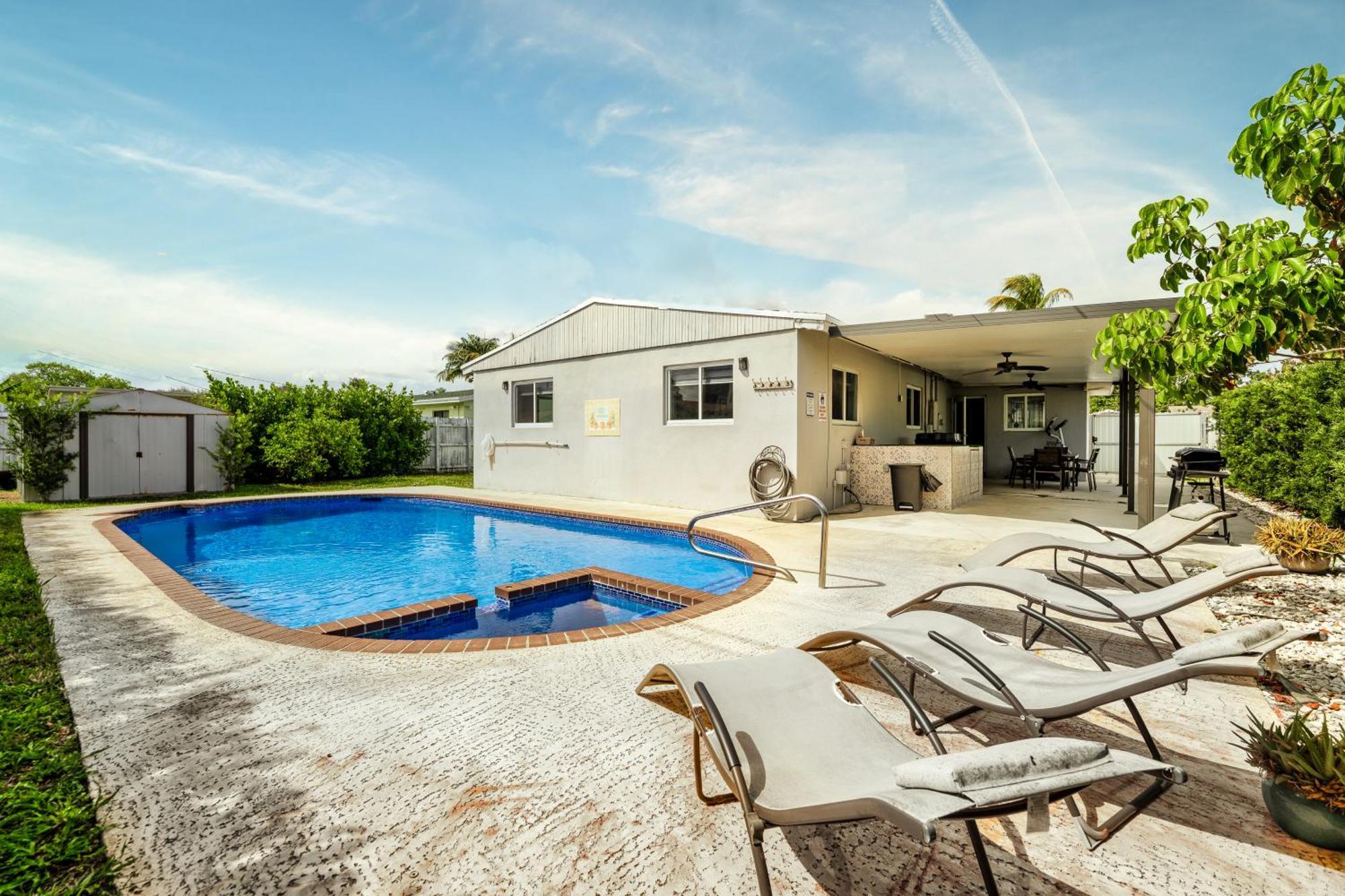 With A Pool Close To And Fll Airport Pool Heated October- March Holiday home Fort Lauderdale