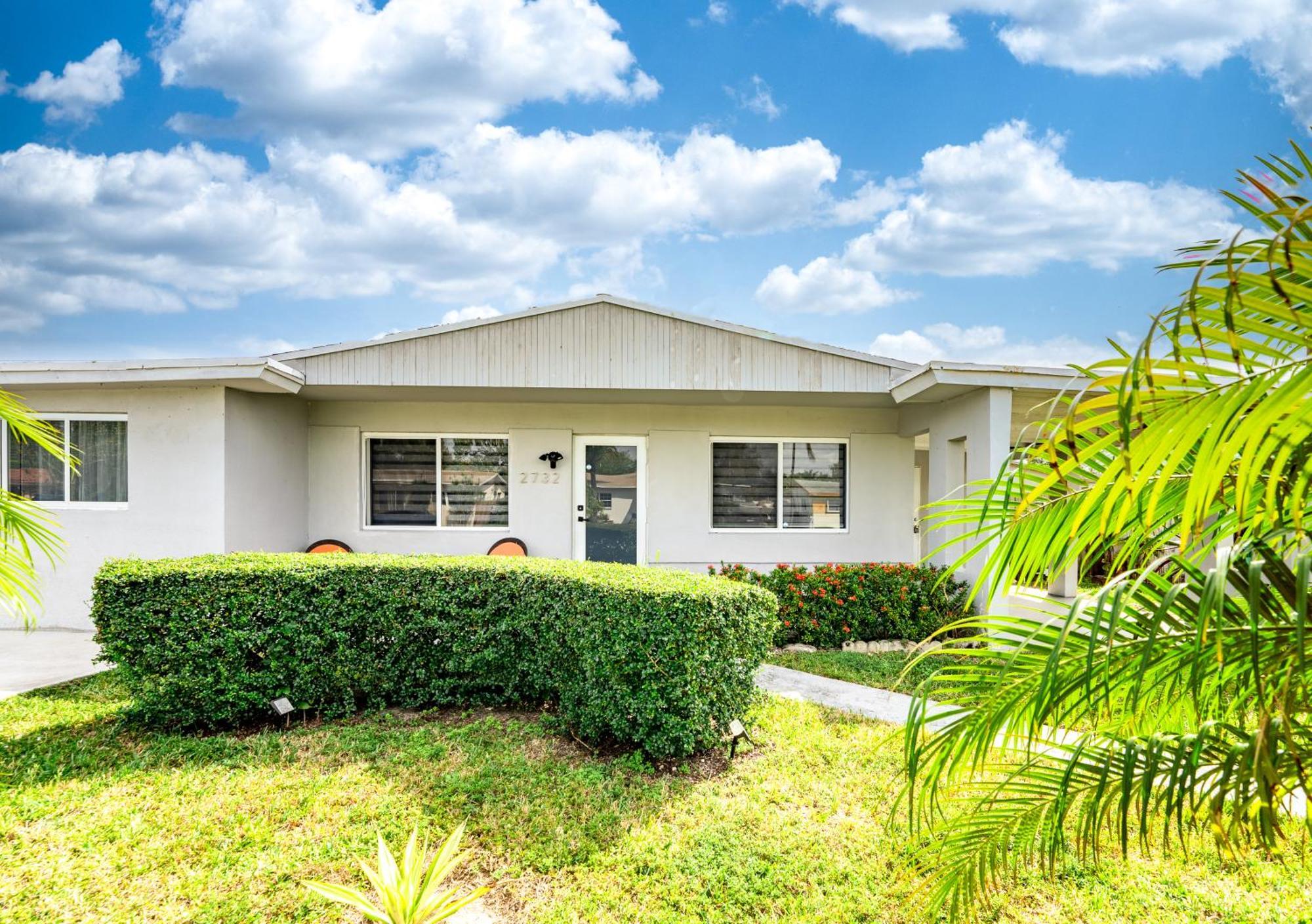 With A Pool Close To And Fll Airport Pool Heated October- March * Fort Lauderdale