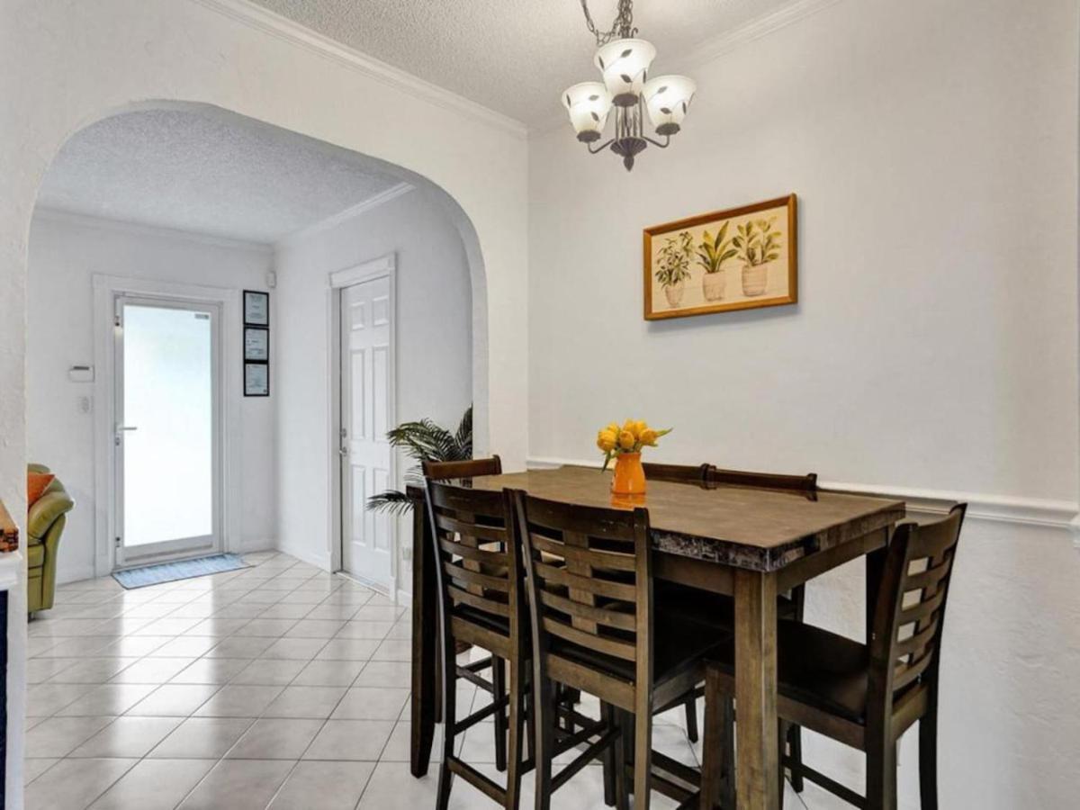 3 Min. Walk To Wilton Drive, Pool And Huge Yard