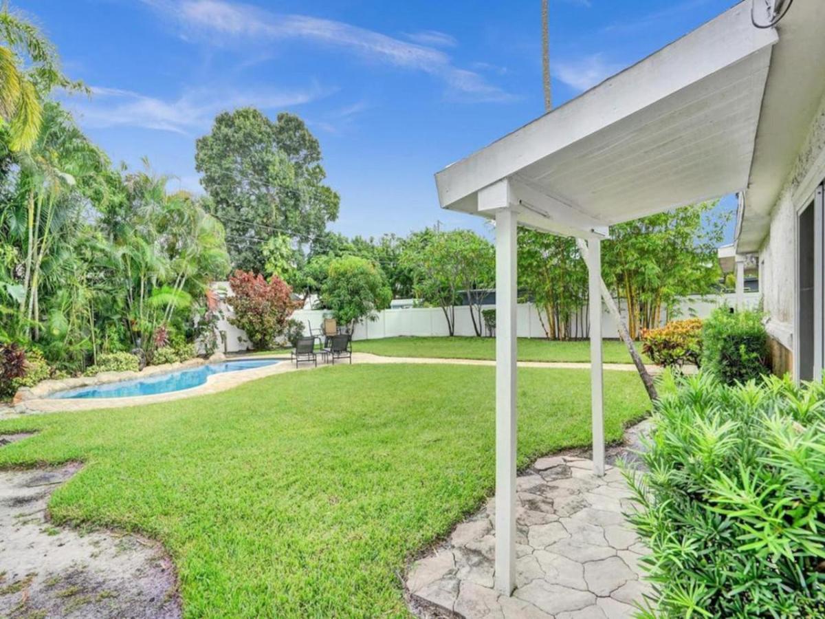 3 Min. Walk To Wilton Drive, Pool And Huge Yard