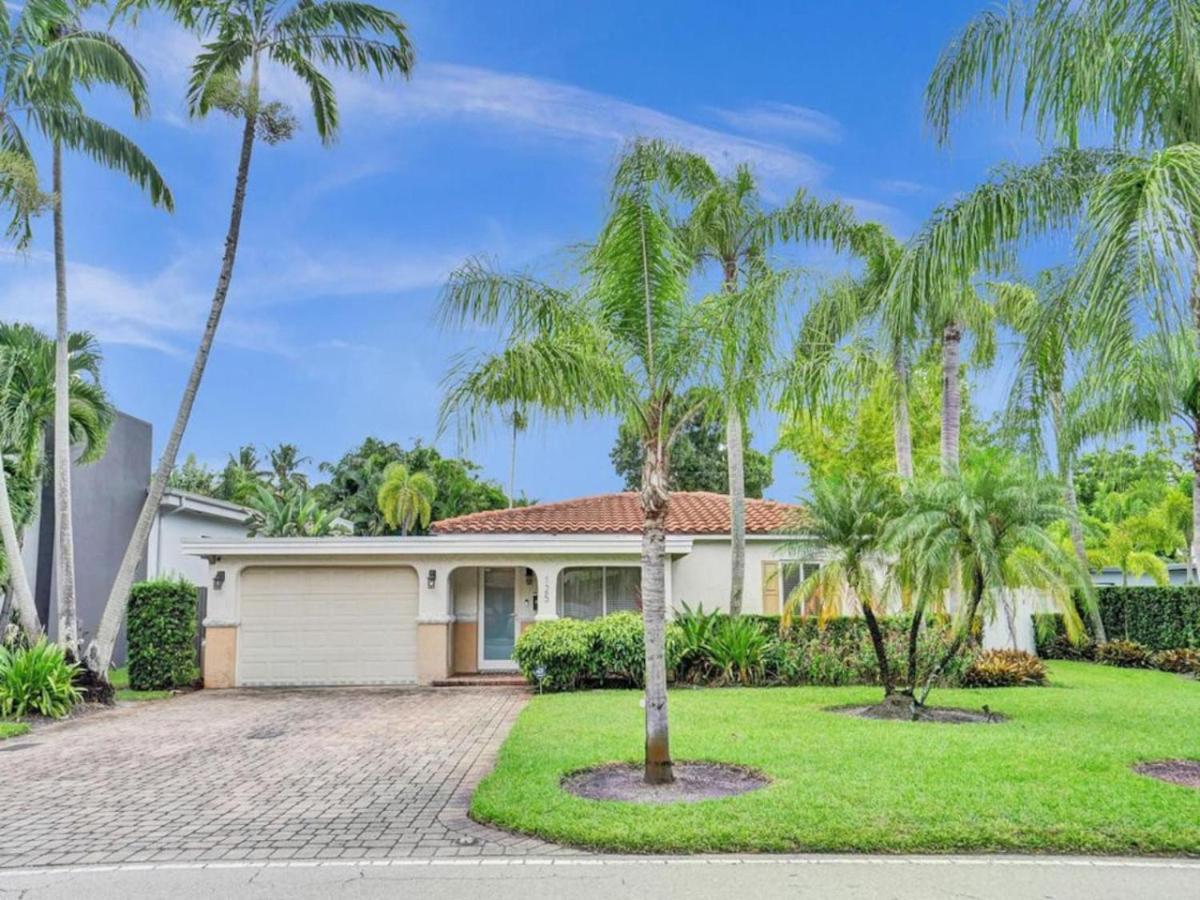 3 Min. Walk To Wilton Drive, Pool And Huge Yard Fort Lauderdale