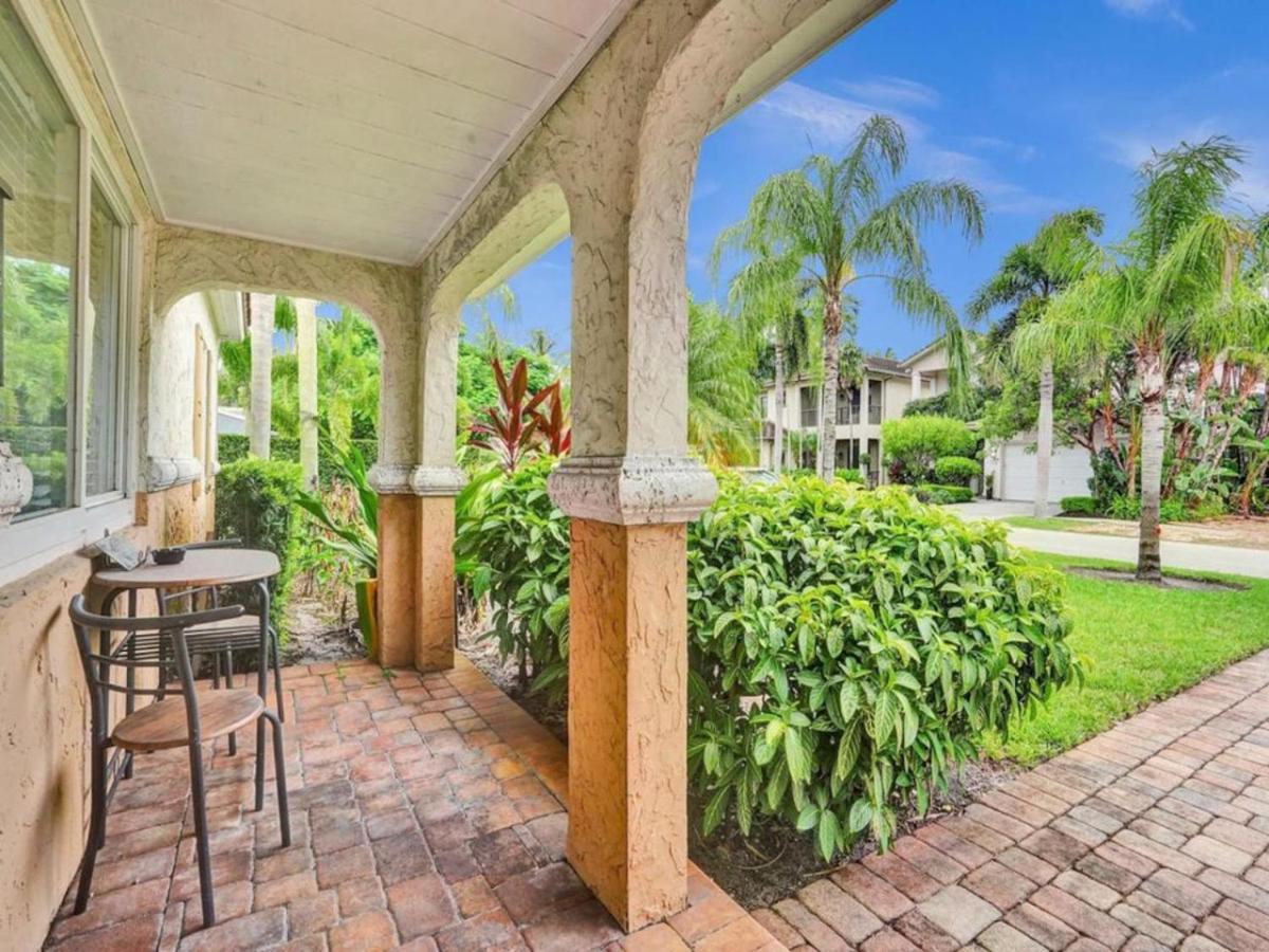 3 Min. Walk To Wilton Drive, Pool And Huge Yard Holiday home
