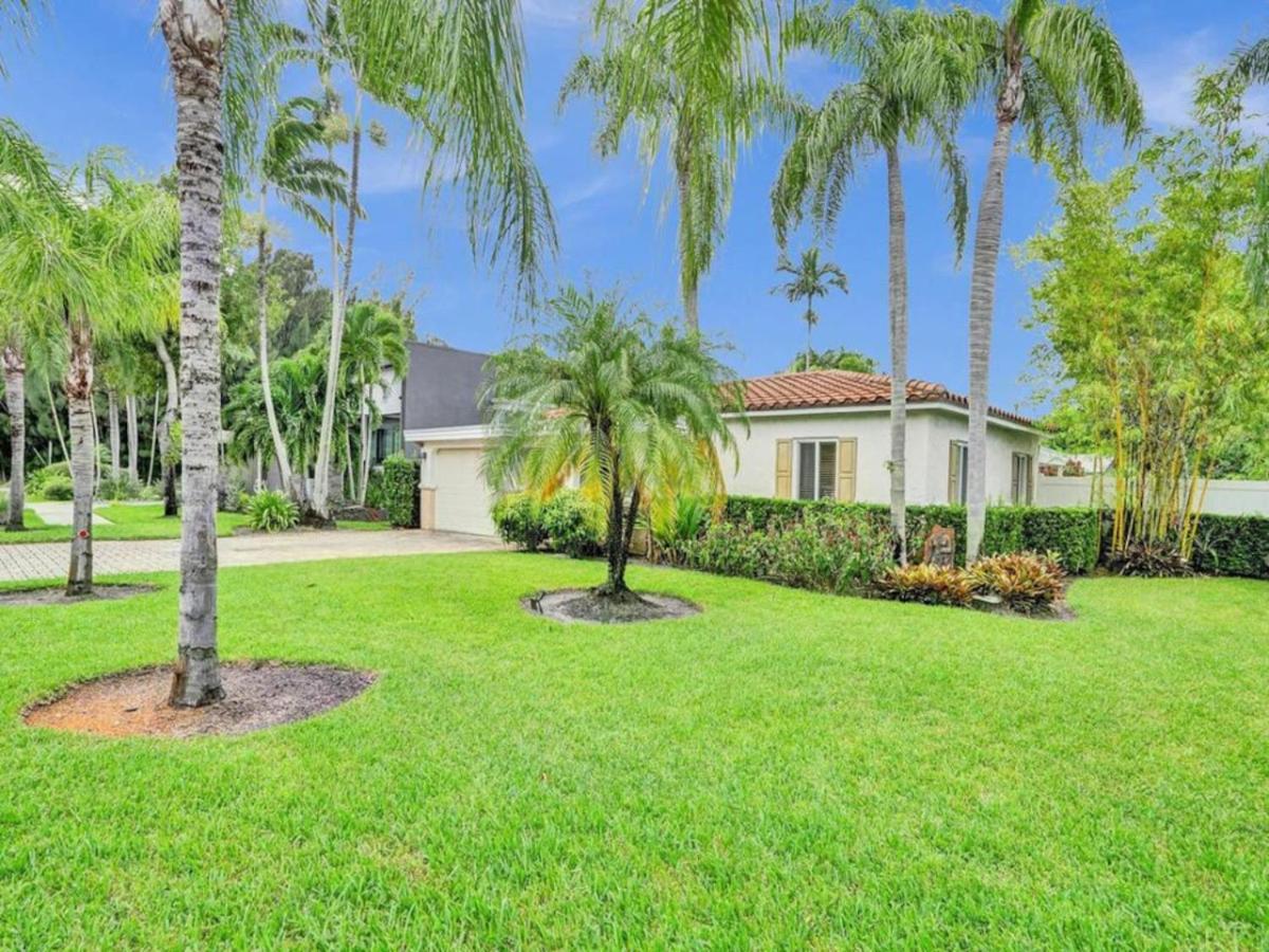 Holiday home 3 Min. Walk To Wilton Drive, Pool And Huge Yard