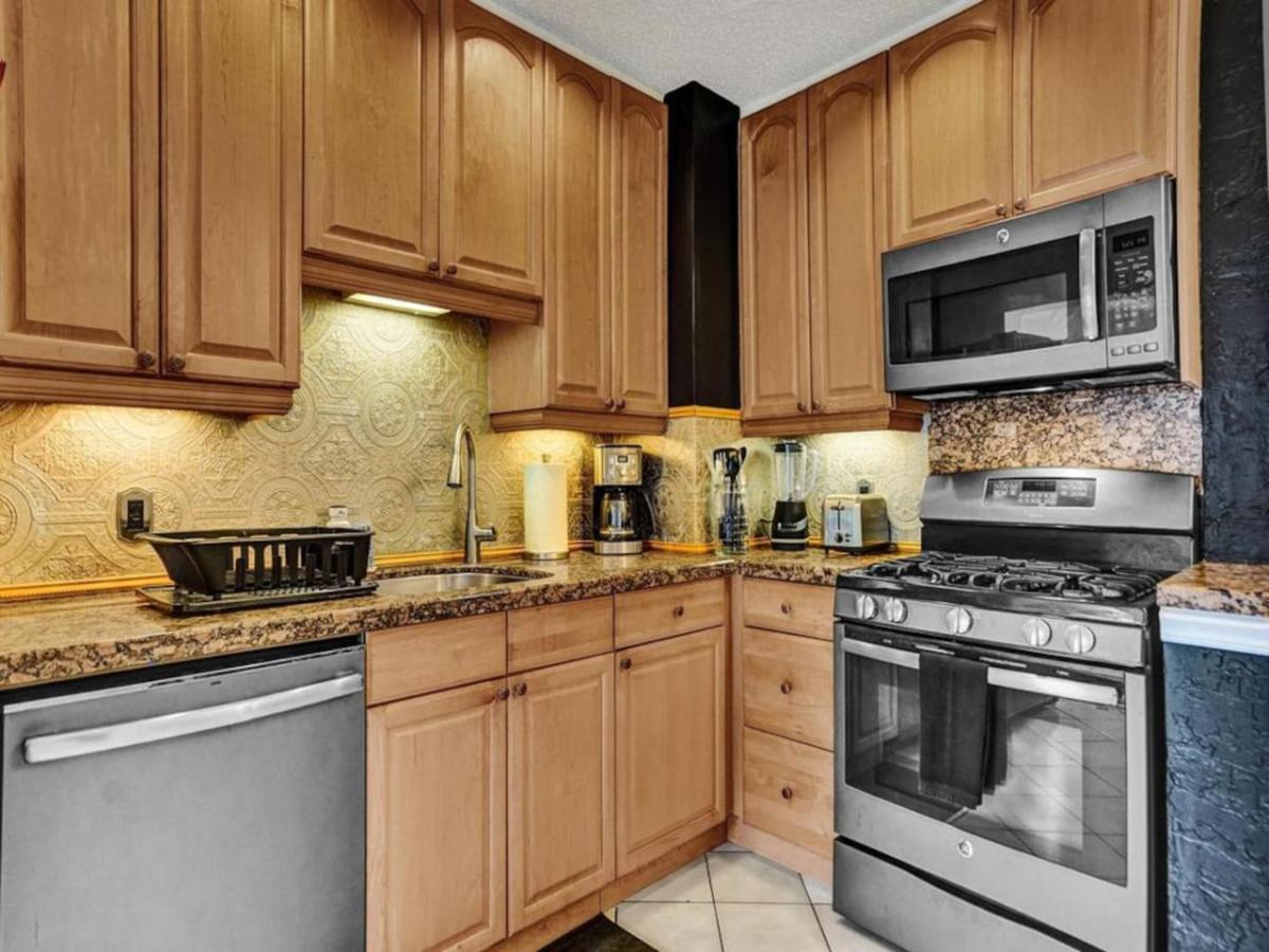 3 Min. Walk To Wilton Drive, Pool And Huge Yard * Fort Lauderdale