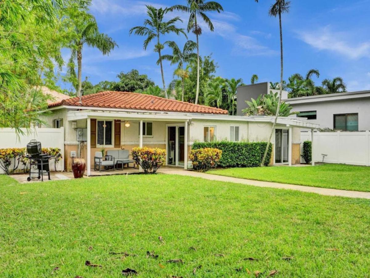 3 Min. Walk To Wilton Drive, Pool And Huge Yard