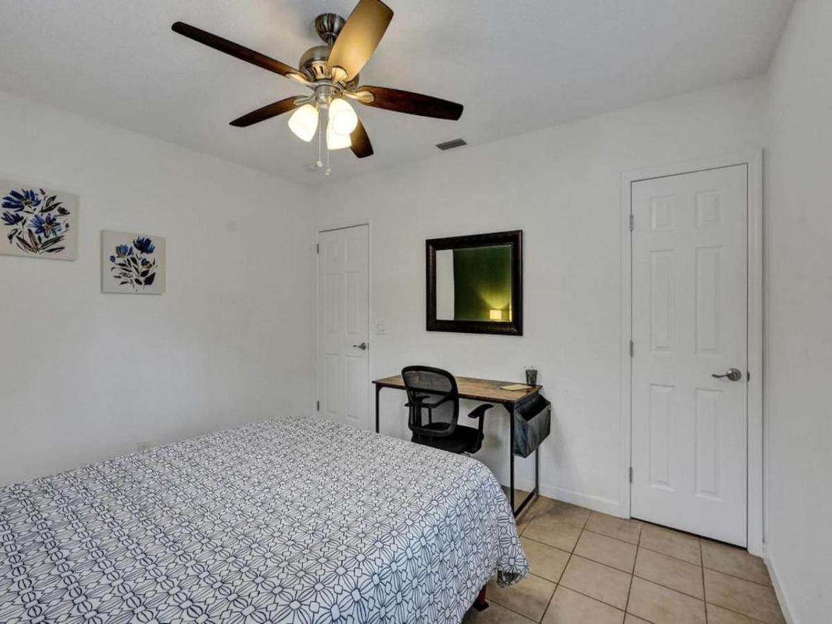 3 Min. Walk To Wilton Drive, Pool And Huge Yard Holiday home