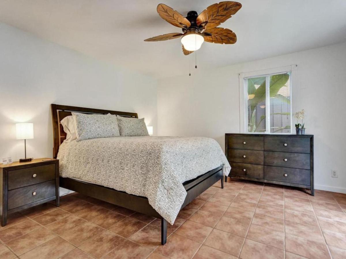 3 Min. Walk To Wilton Drive, Pool And Huge Yard