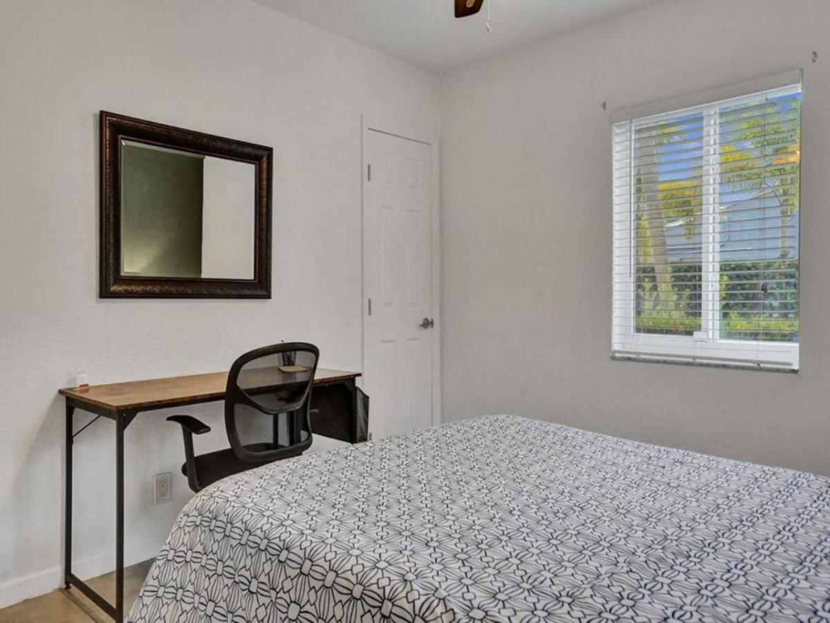 Holiday home 3 Min. Walk To Wilton Drive, Pool And Huge Yard Fort Lauderdale