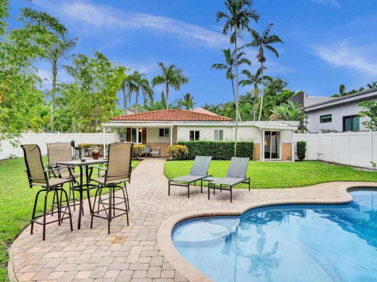 Holiday home 3 Min. Walk To Wilton Drive, Pool And Huge Yard